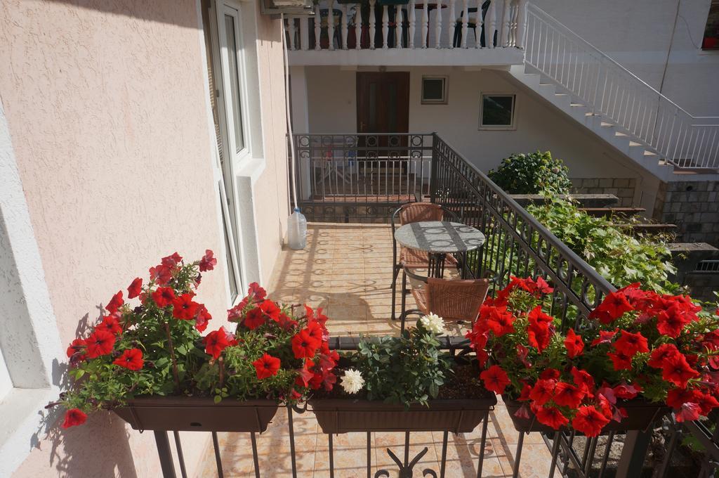 Apartments Muhar Sveti Stefan Exterior foto